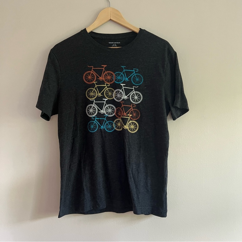 Banana Republic Men's Grey Graphic T-Shirt with Bicycle Print
